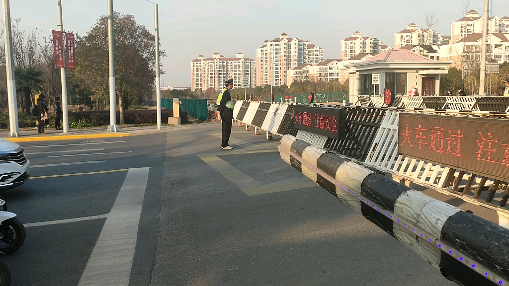 df7g0027过永德路道口估计是今年最后一次拍到火车