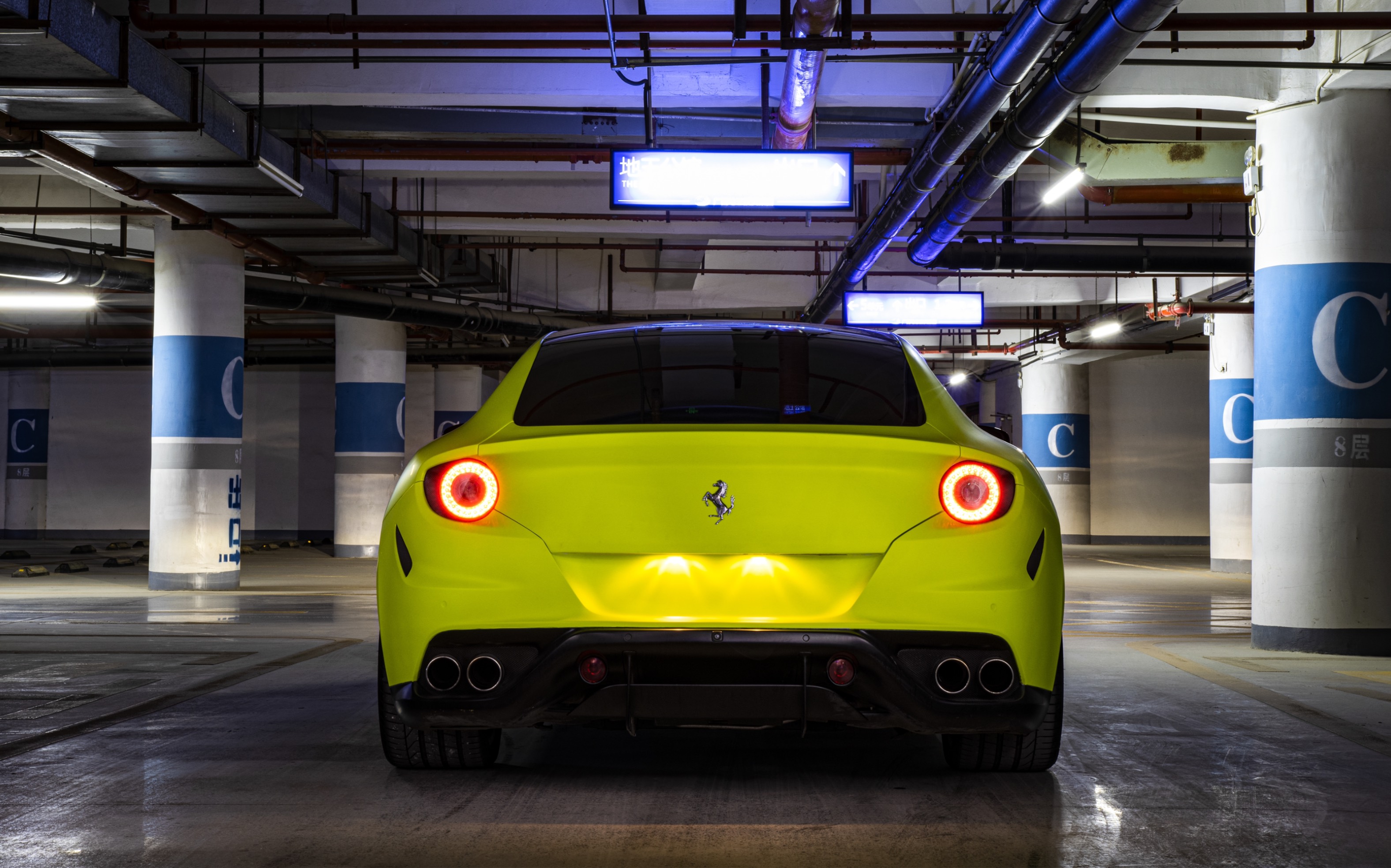 荧光绿的法拉利ff,真是人生如戏