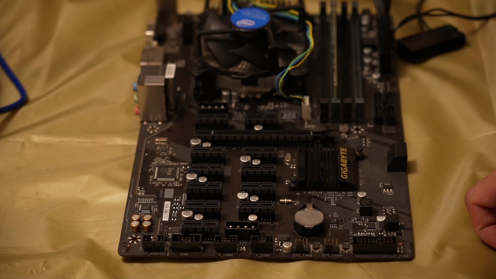 12卡rtx3070矿机|装机教程 | hiveos烧录安装 | 详尽分享电源连接方法