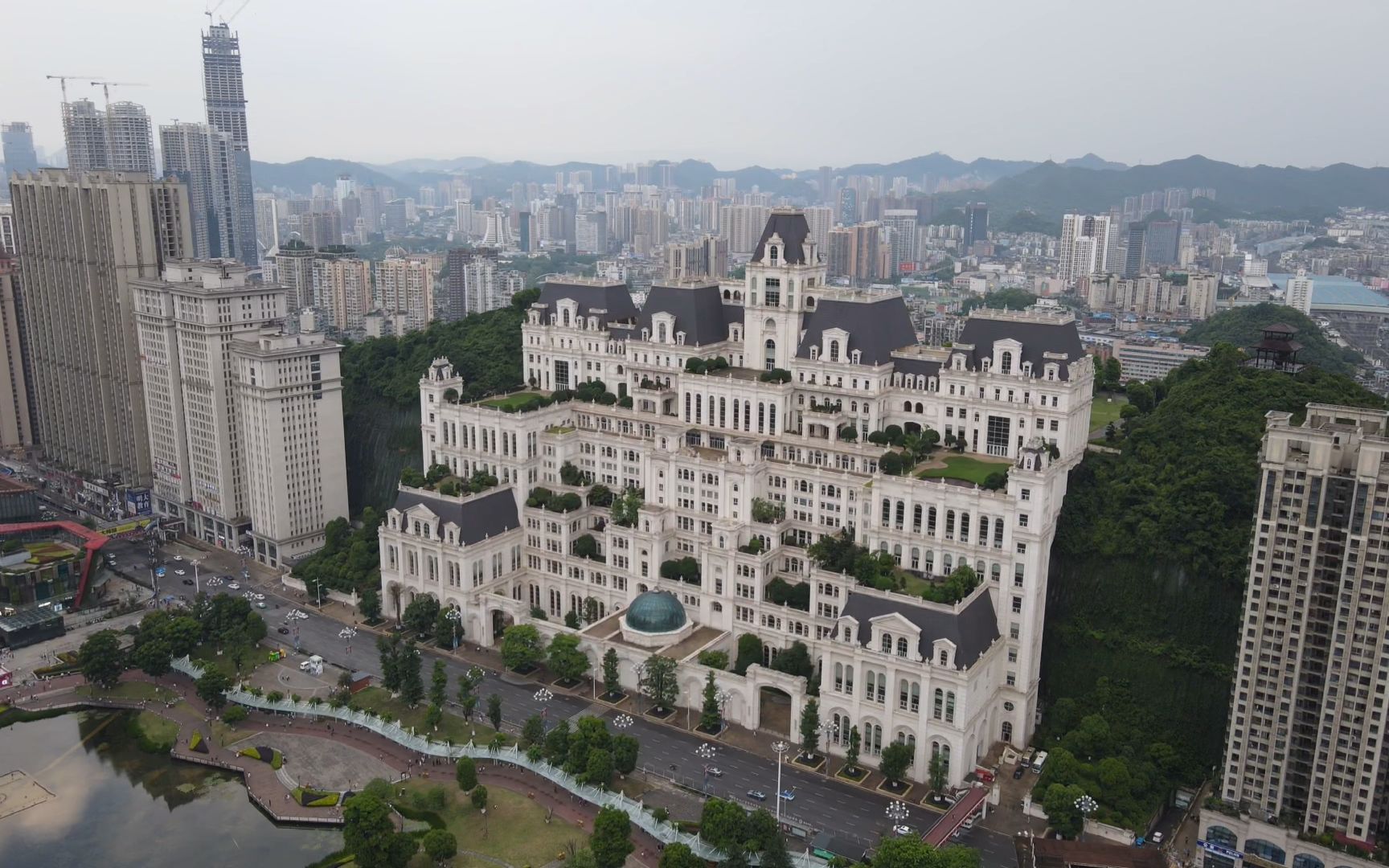 贵阳的白宫,处于闹市的私人别墅,看起来非常奢华!_哔哩哔哩_bilibili