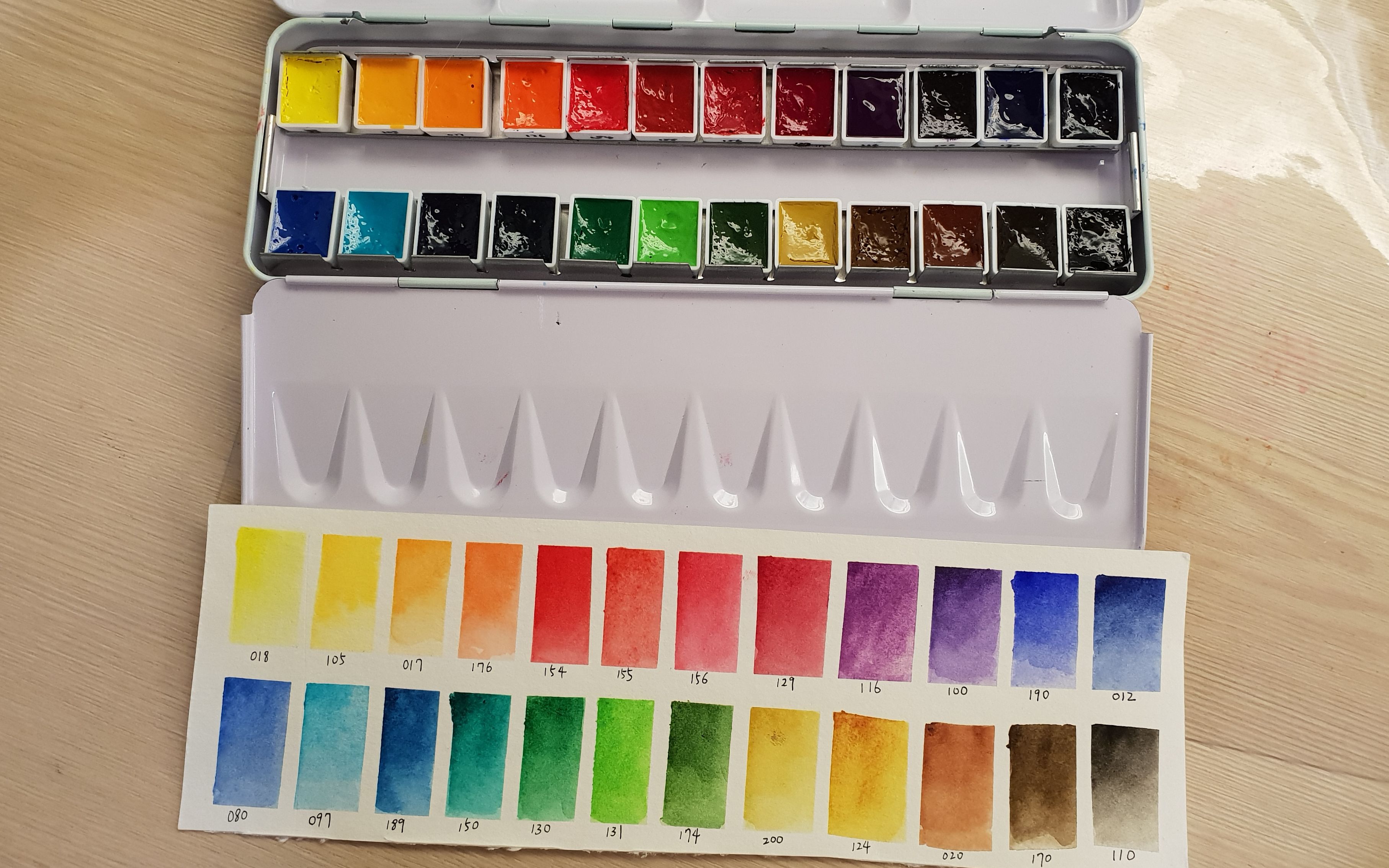 水彩开箱mg24色分装开箱测评牛顿歌文比较