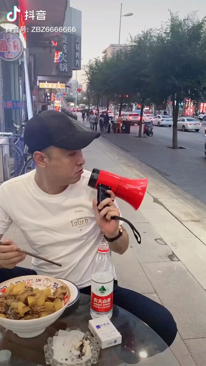 是你的不搂着老铁喇叭哥喇叭哥麻辣烫喇叭哥餐饮连锁