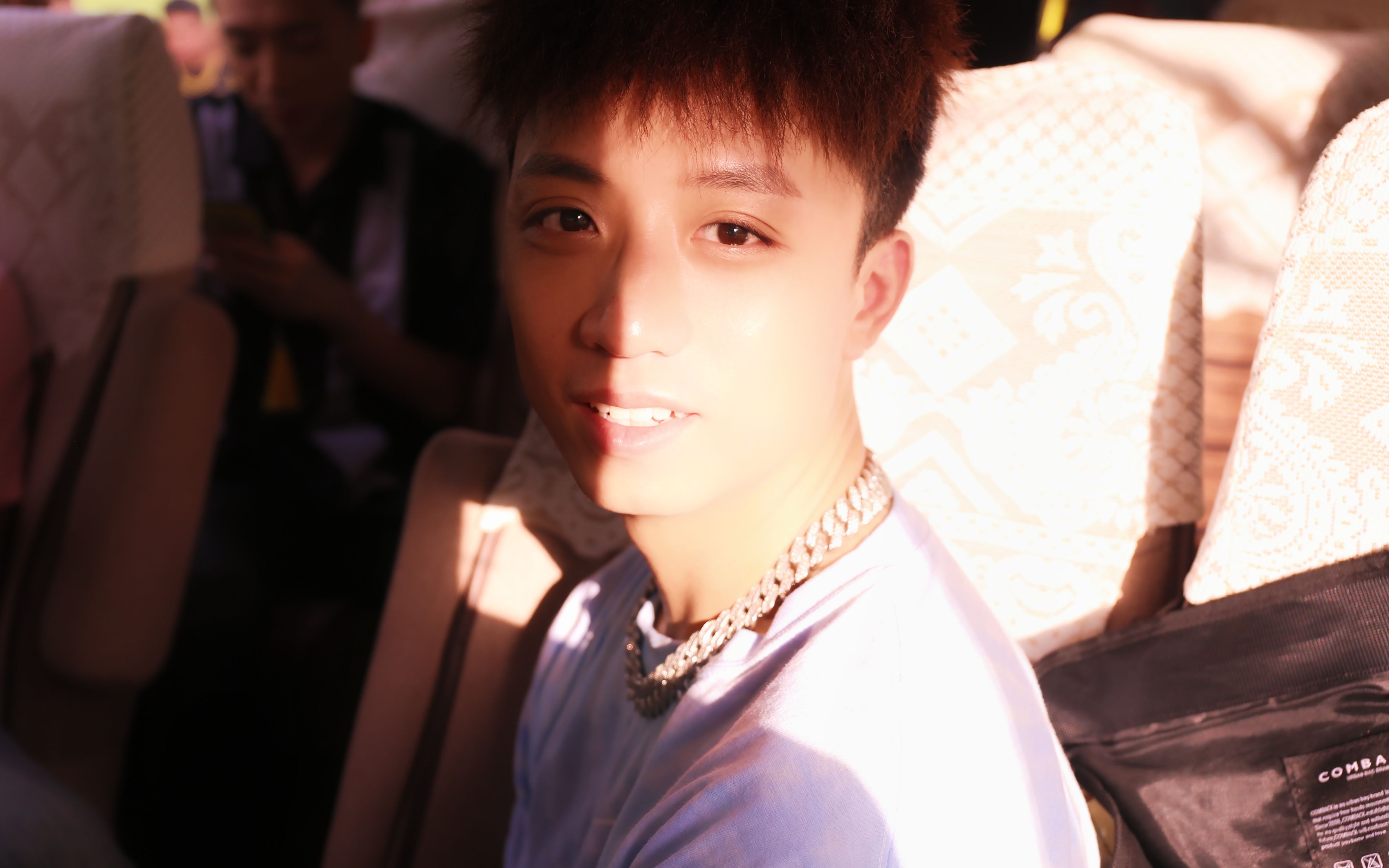 20190619 王齐铭watchme直播【捕捉一只柠檬山鸡】_哔哩哔哩 (゜-゜)