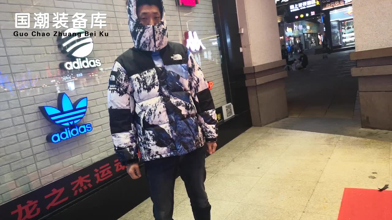 supreme北面联名TNF雪山羽绒服 中性冬季潮牌 连帽加厚上身效果哔哩哔哩bilibili