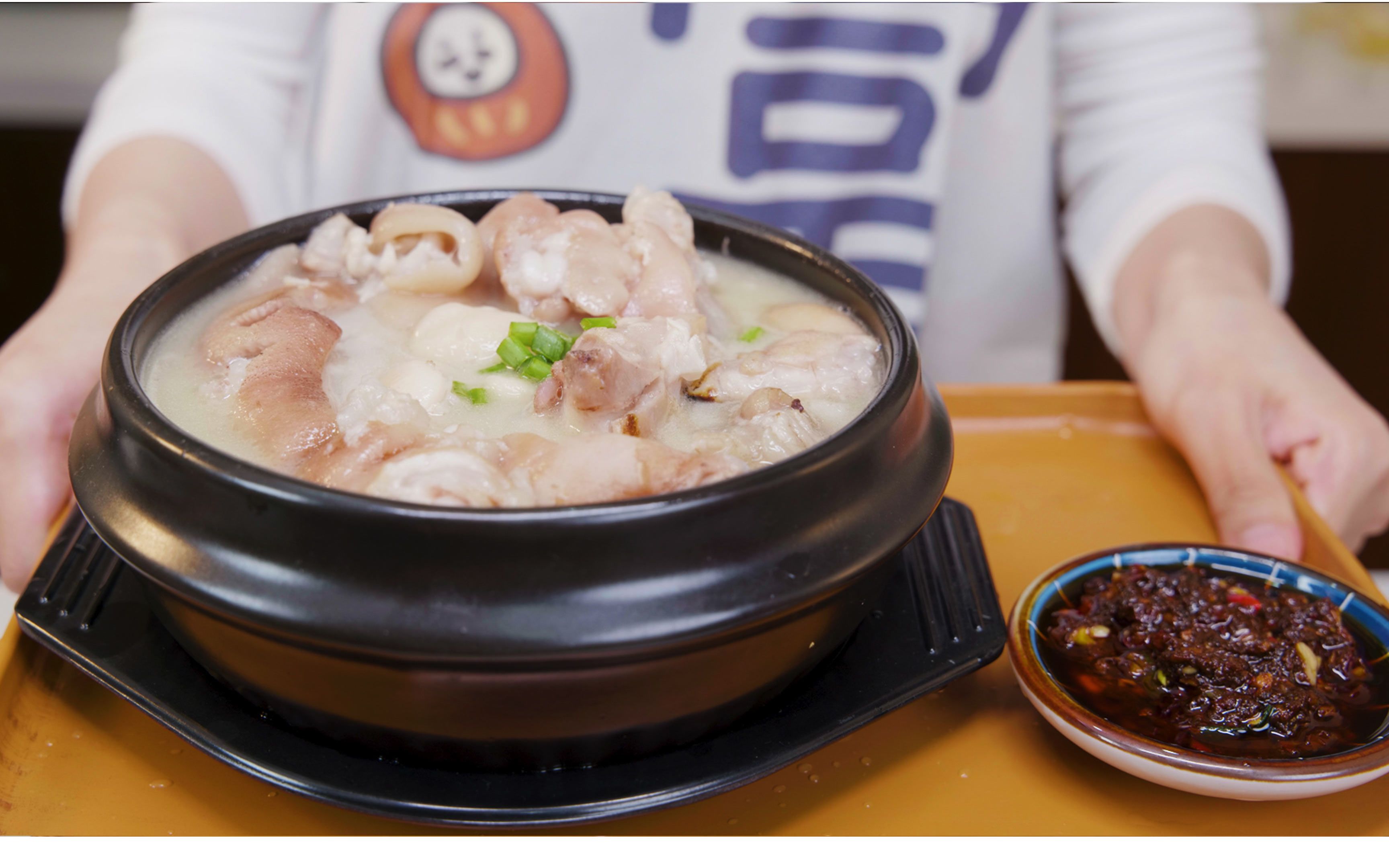 雪豆炖蹄花 香到你喊妈