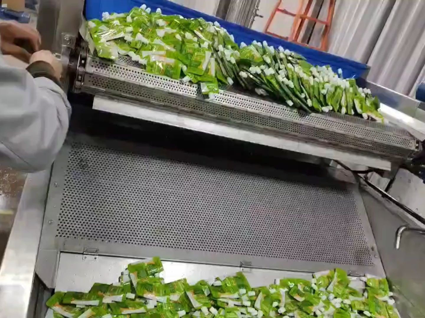 自立袋巴氏杀菌设备果饮果汁巴氏灭菌机果冻豆制品杀菌降温吹干流水线