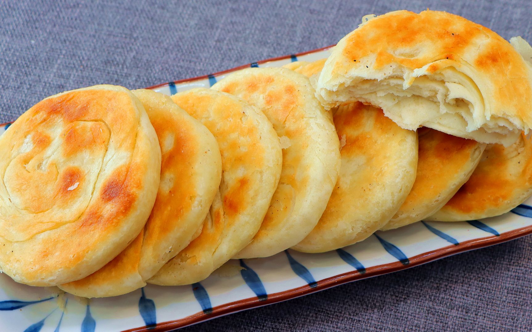 油酥烧饼详细配方来了,外酥里软,自带口袋,夹肉夹菜都好吃,香