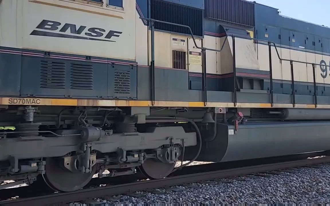 COLOSSAL 3 MILE HEAVYWEIGHT COAL TRAINS! 4 Trains, 36 locomotives ...