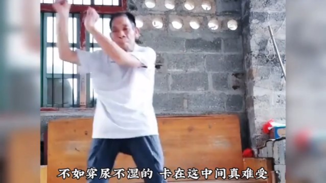 广西农村大叔,自创魔性舞蹈爆火网络,被大家称为是灵魂舞者