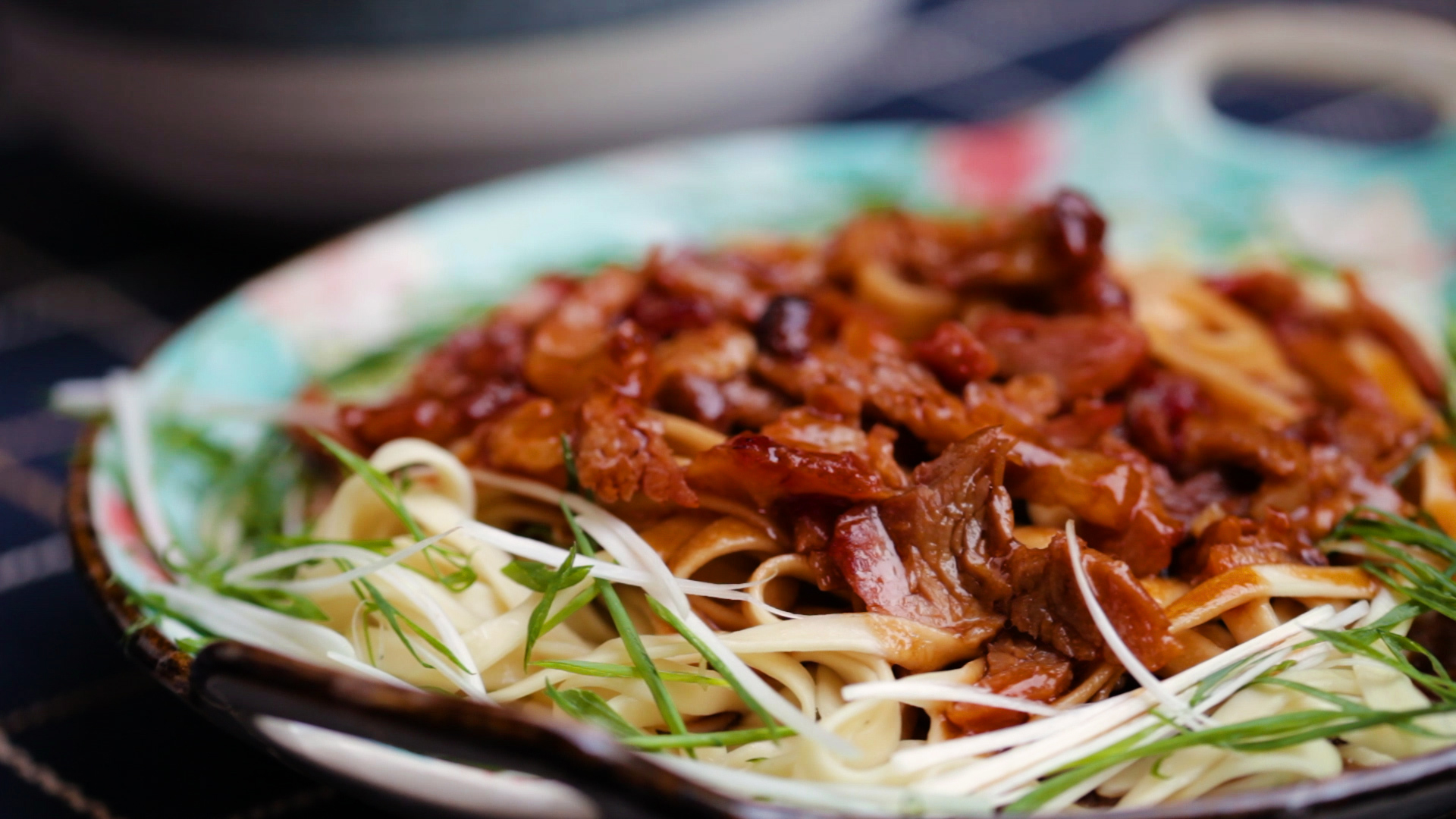 试试这道叉烧拌面!