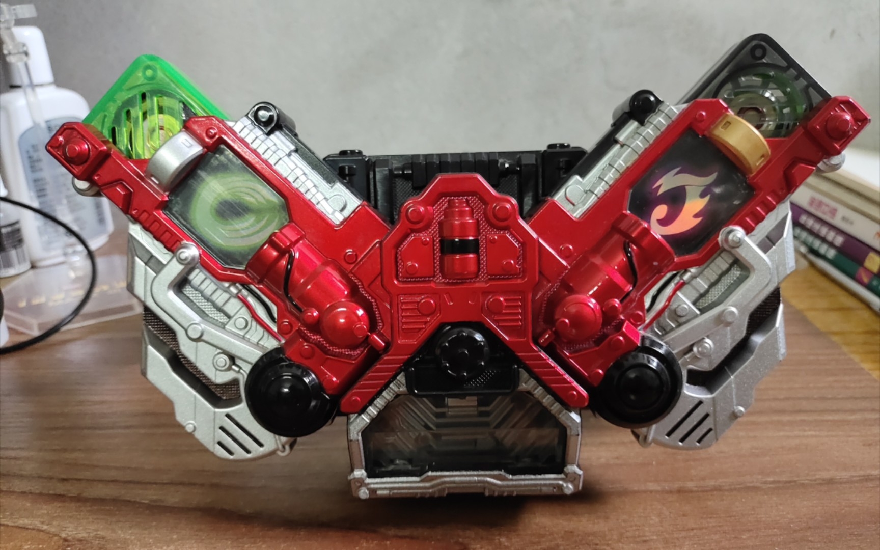 「pdd最新国产记忆体」假面骑士w cj疾风王牌简单把玩 对比万代dx