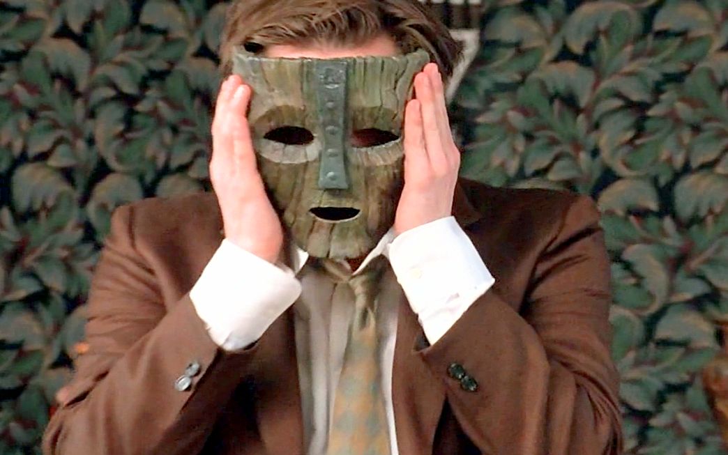 小伙捡到一个变身面具,只要套到头上,就能召唤绿脸怪!