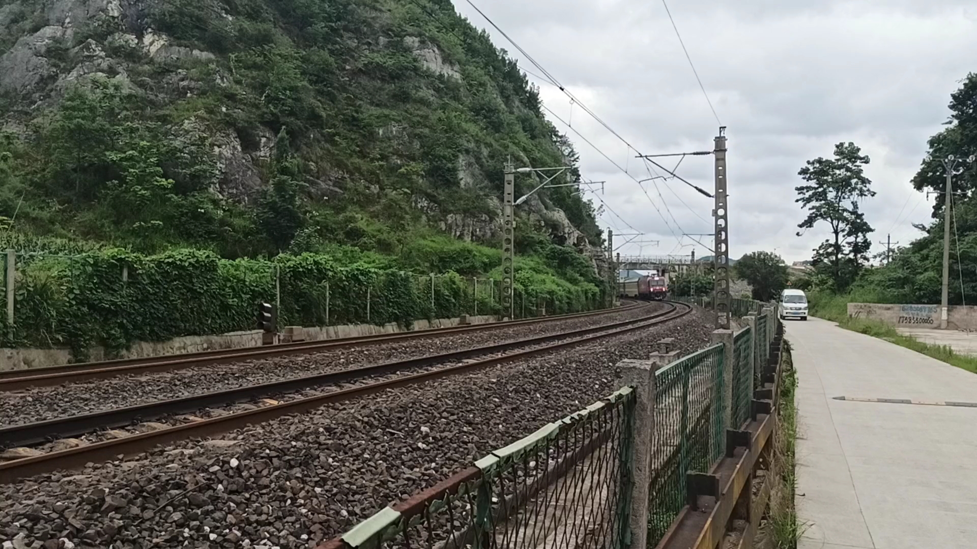 昆局昆段hxd3d牵引客车z290(宁波一一昆明)通过._哔哩哔哩_bilibili