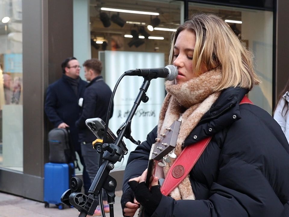 爱尔兰美女歌手艾莉街演 james blunt the girl that never was