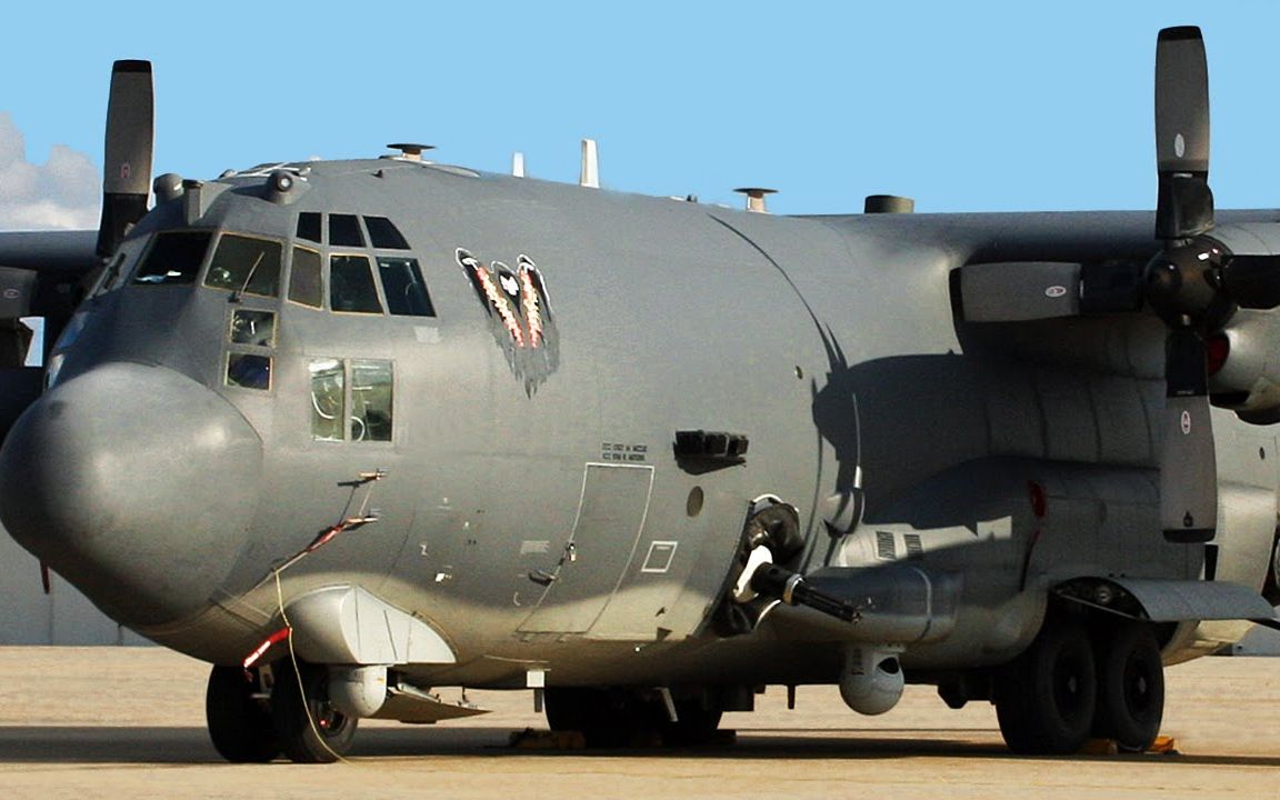 usamc ac-130u幽灵ii炮艇 (105mm榴弹炮 40mm机炮 25mm加特林机枪)