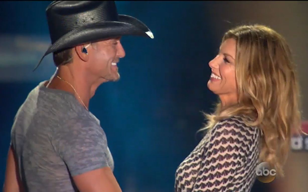 [图]【甜蜜夫妻档】Tim McGraw feat. Faith Hill - Meanwhile Back at Mama's 2014