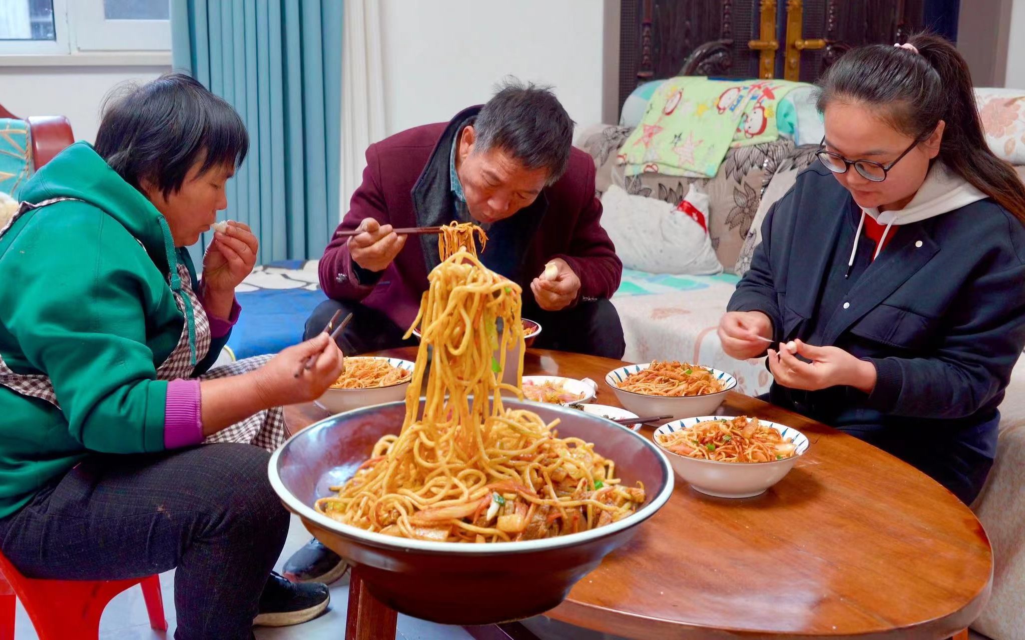 家常肉丝炒面,营养美味,一口面一口蒜美得很!哔哩哔哩bilibili