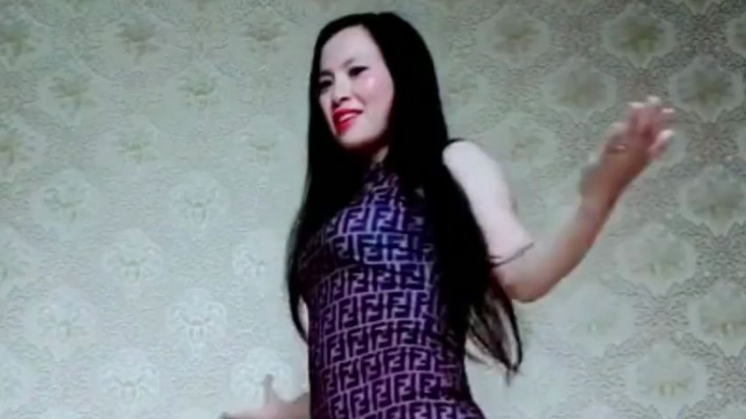 ?阿姨跳舞 黑丝黑高 黑长直熟女 卡点儿摇 广场舞