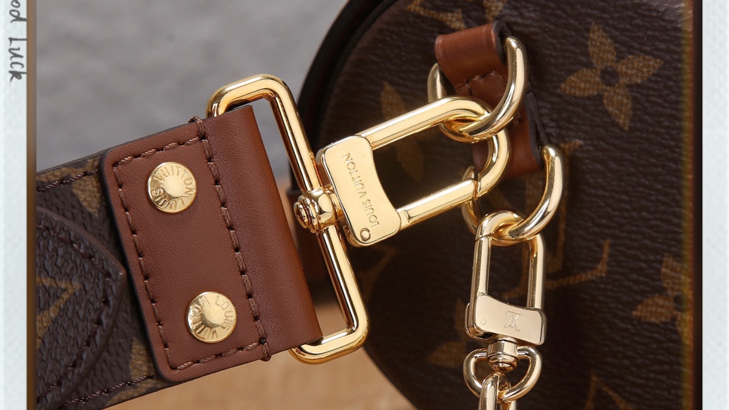 顶级原单高仿lv papillon trunk 手袋点缀金属铆钉和 s-lock 钩扣,为