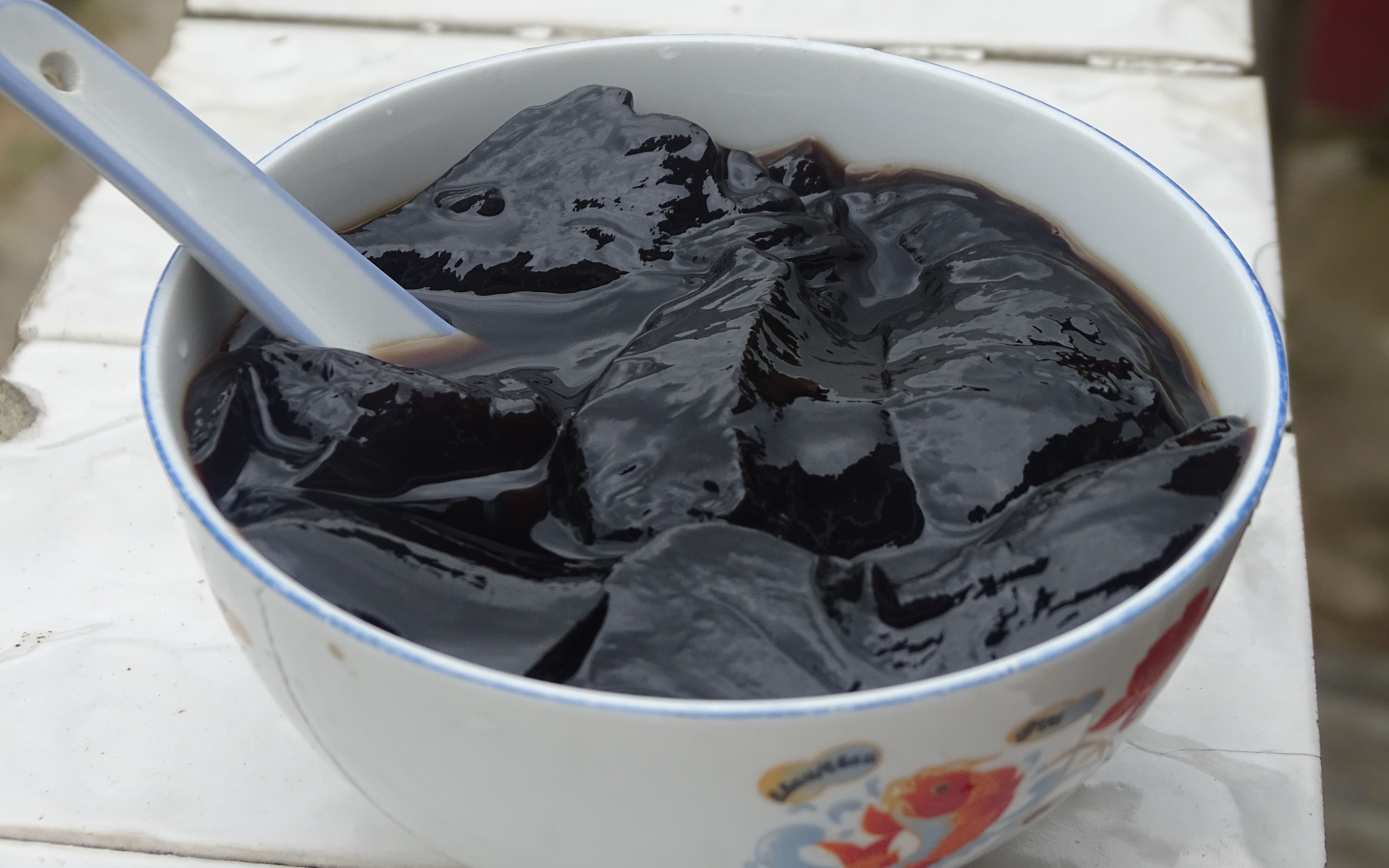 这样熬制的仙人粄,我能吃几碗,据说是客家人的最爱