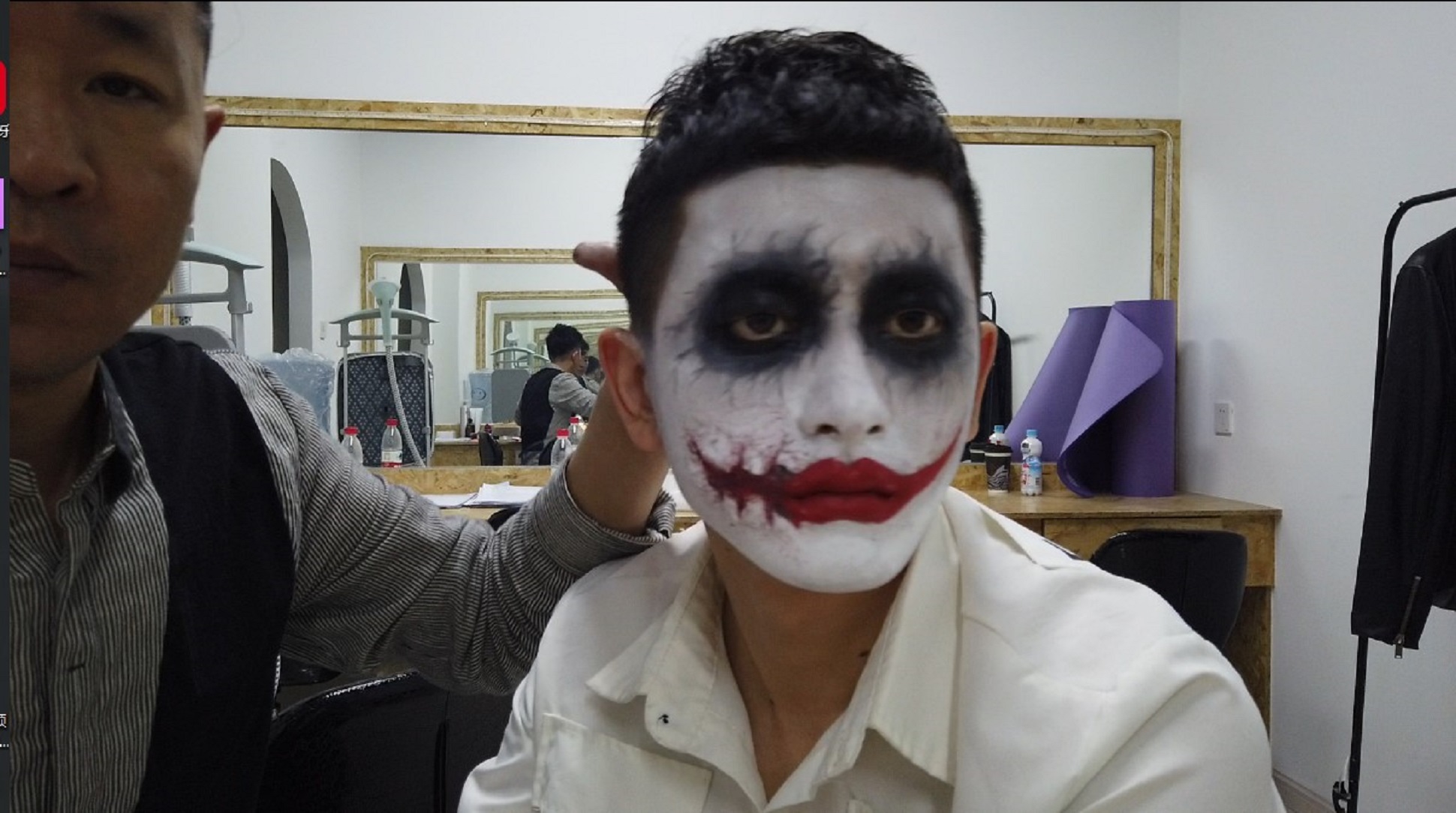 化妆师给男演员化小丑妆,画完的效果太惊艳了