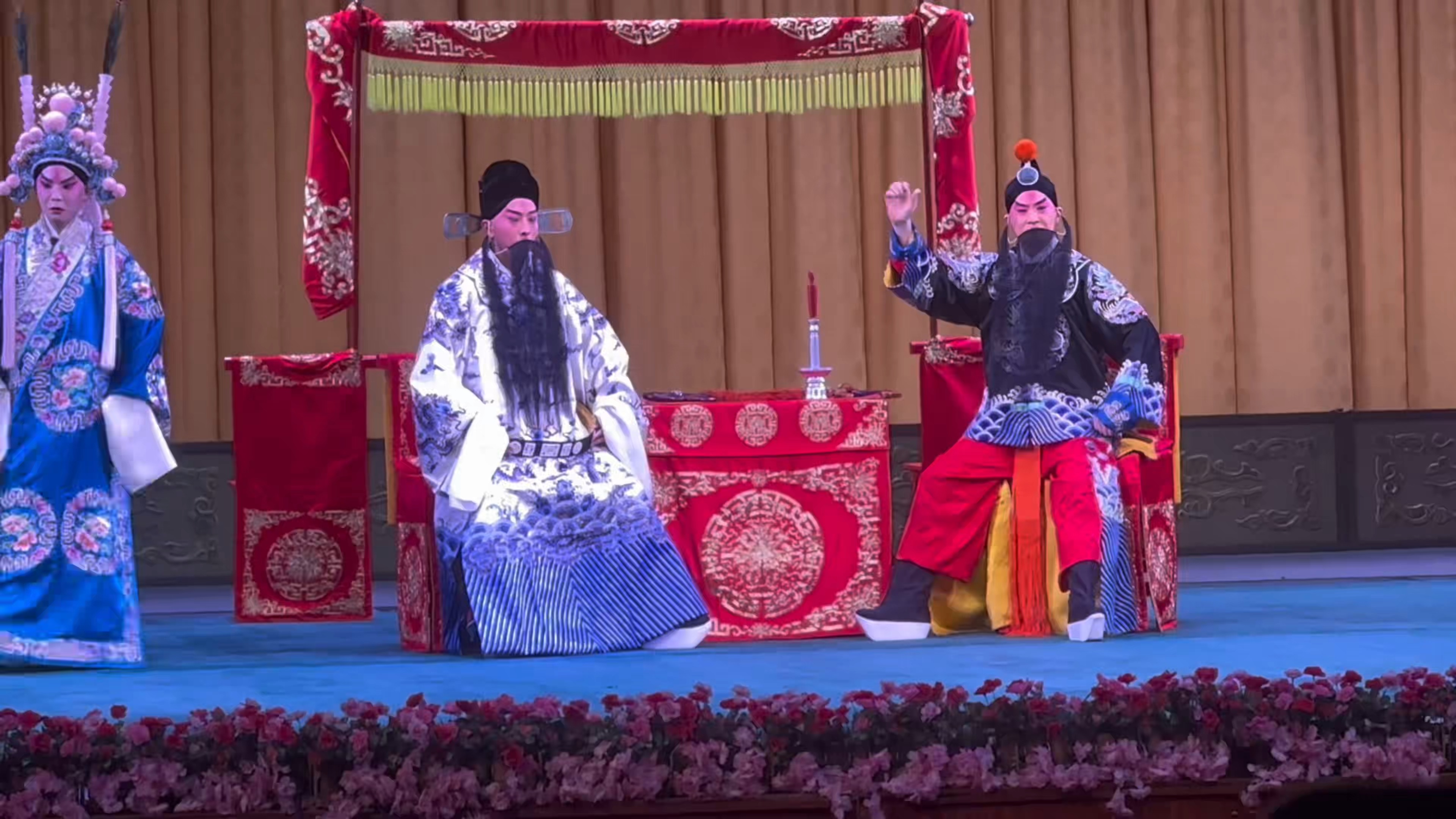 《四郎探母》,现场座无虚席,叫好不断,掌声雷动,是今年吉林京剧的一大