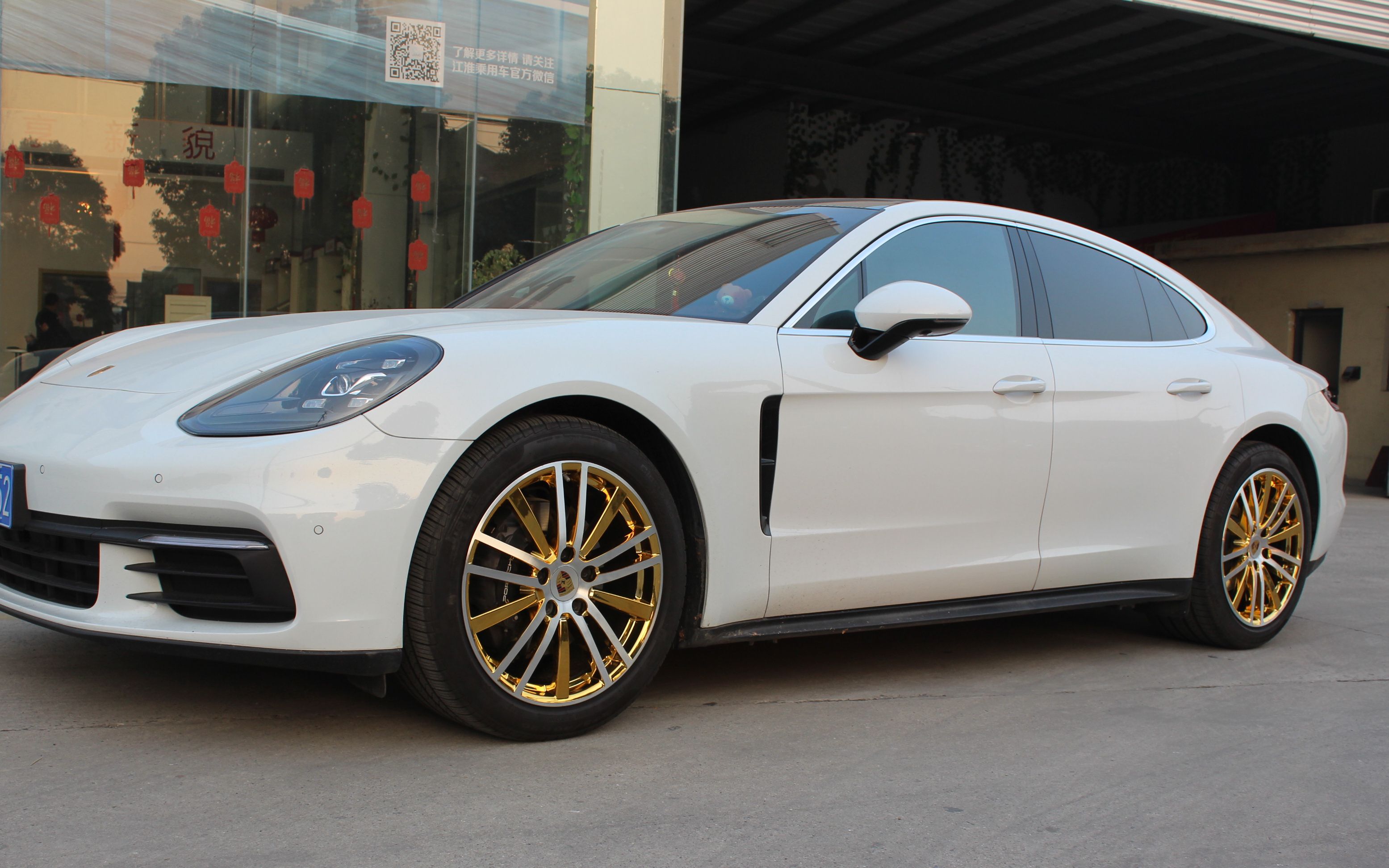 保时捷panamera轮毂改电镀土豪金加拉丝 身份地位与颜值并存