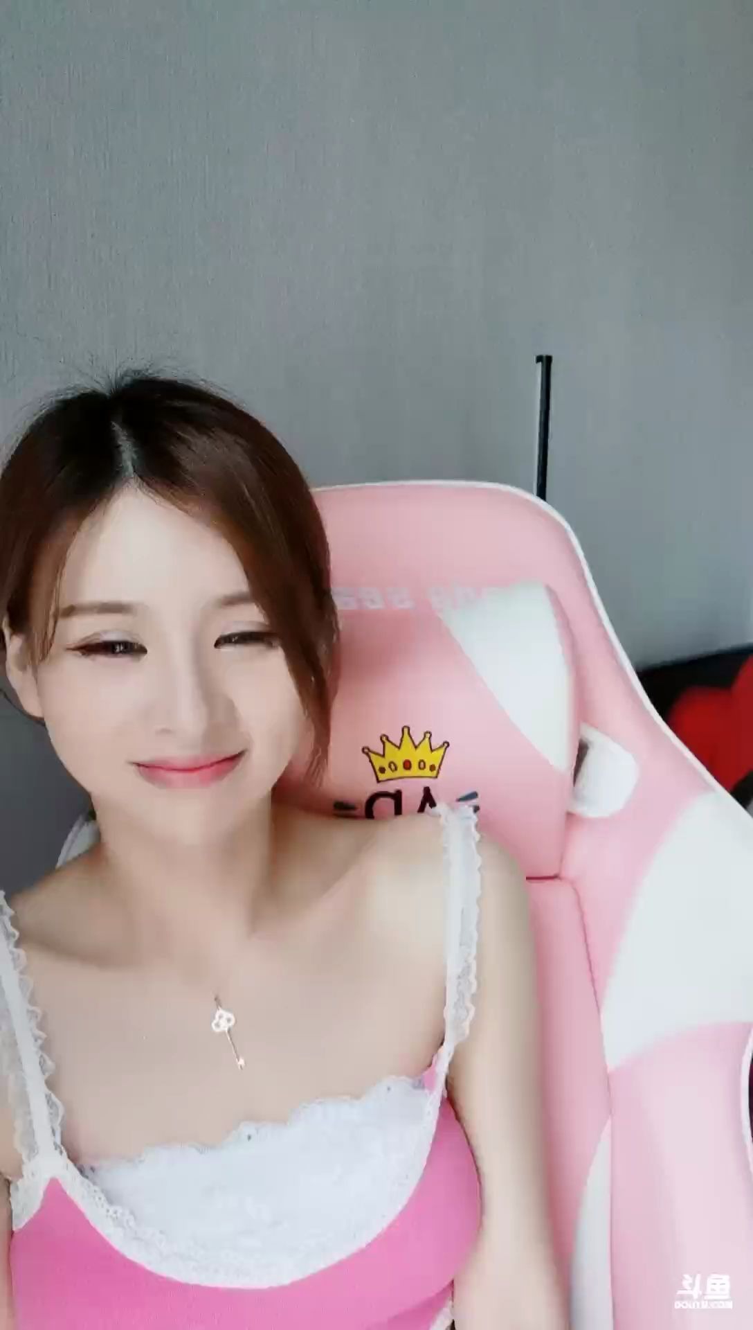 无敌小可爱桃桃_2020-06-18 15时4分想要一颗糖~_哔哩哔哩 (゜-゜)つ