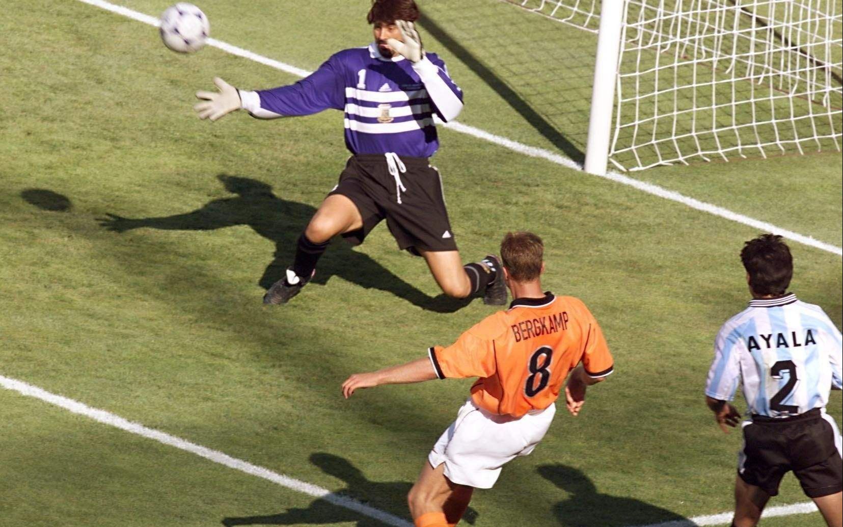 经典回顾98世界杯荷兰vs阿根廷,博格坎普读秒绝杀!