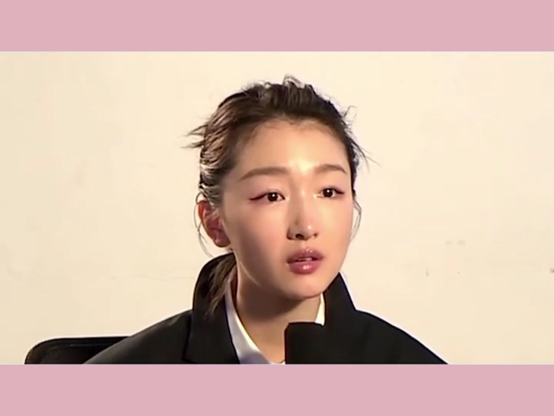 周冬雨巴黎秀场,不配合合照事件上了两天热搜