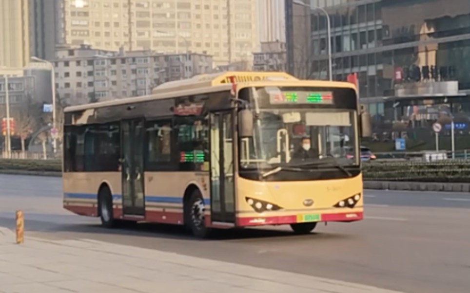 大连公交30路比亚迪k8ba通过青泥洼桥