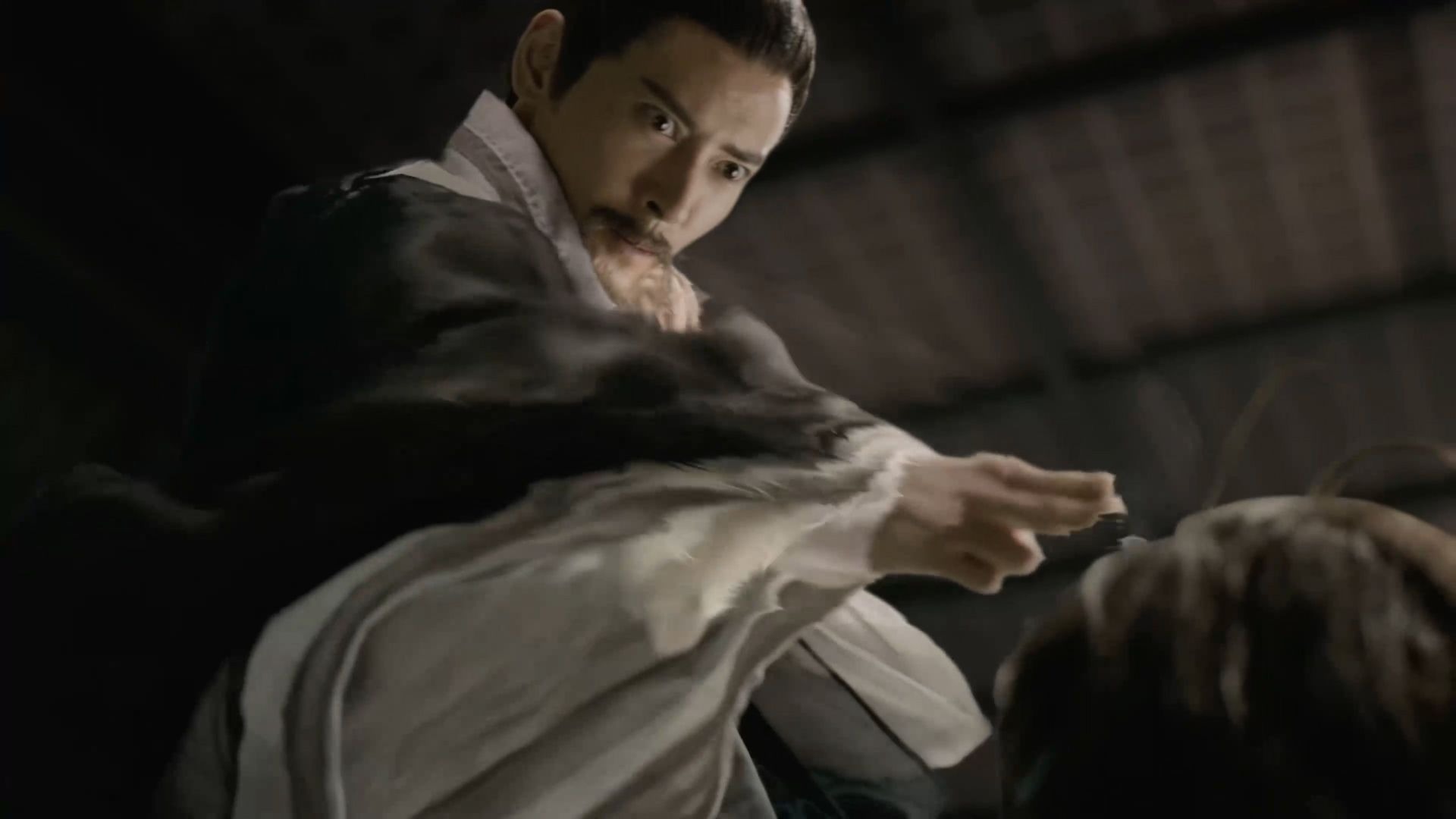 王重阳用一阳指打欧阳锋,还是韩栋版的最帅气,仙风道骨的感觉