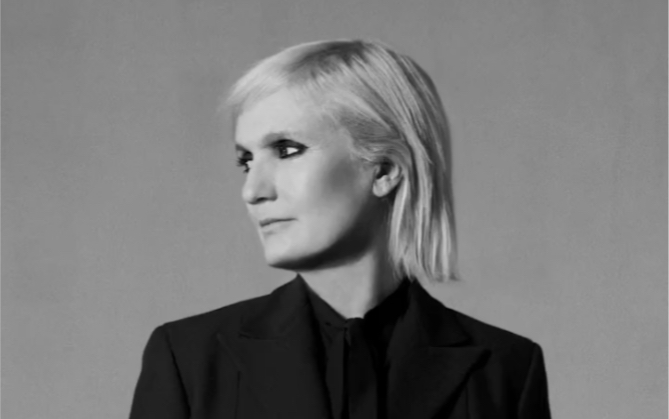 【maria】dior首位女性创意总监maria grazia chiuri的穿搭十分职业范