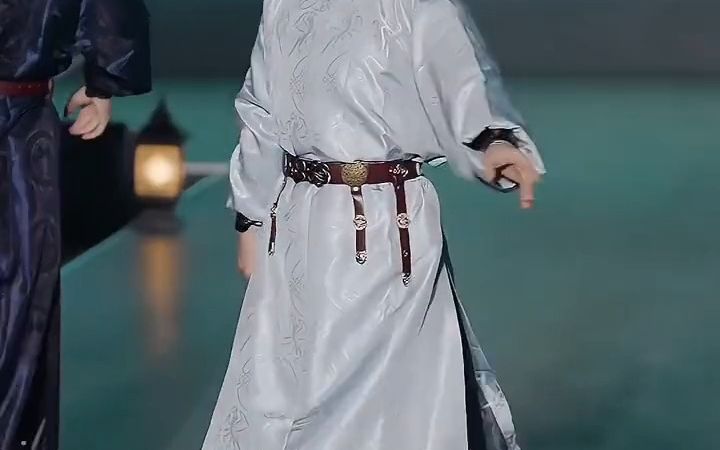 帅气的汉服小哥哥们在舞台上走秀