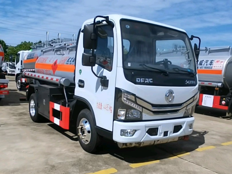 c证可开,可进市区,可下地库东风多利卡2.3方蓝牌加油车,全柴132马力