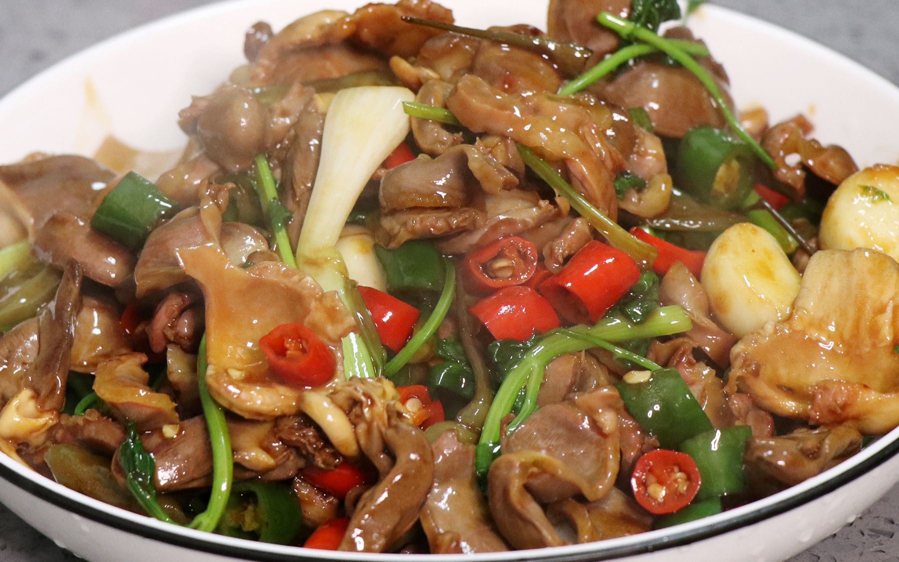 爆炒泡椒鸡杂,香嫩爽脆,酸辣够味,这味道够爽
