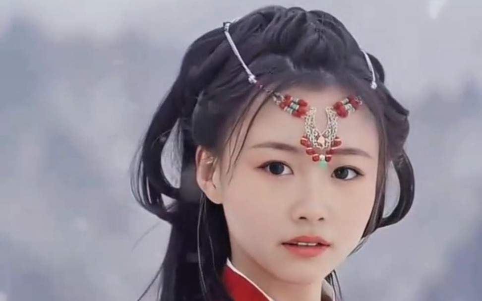 女装大佬雯雯2024年第一场雪穿汉服好开心