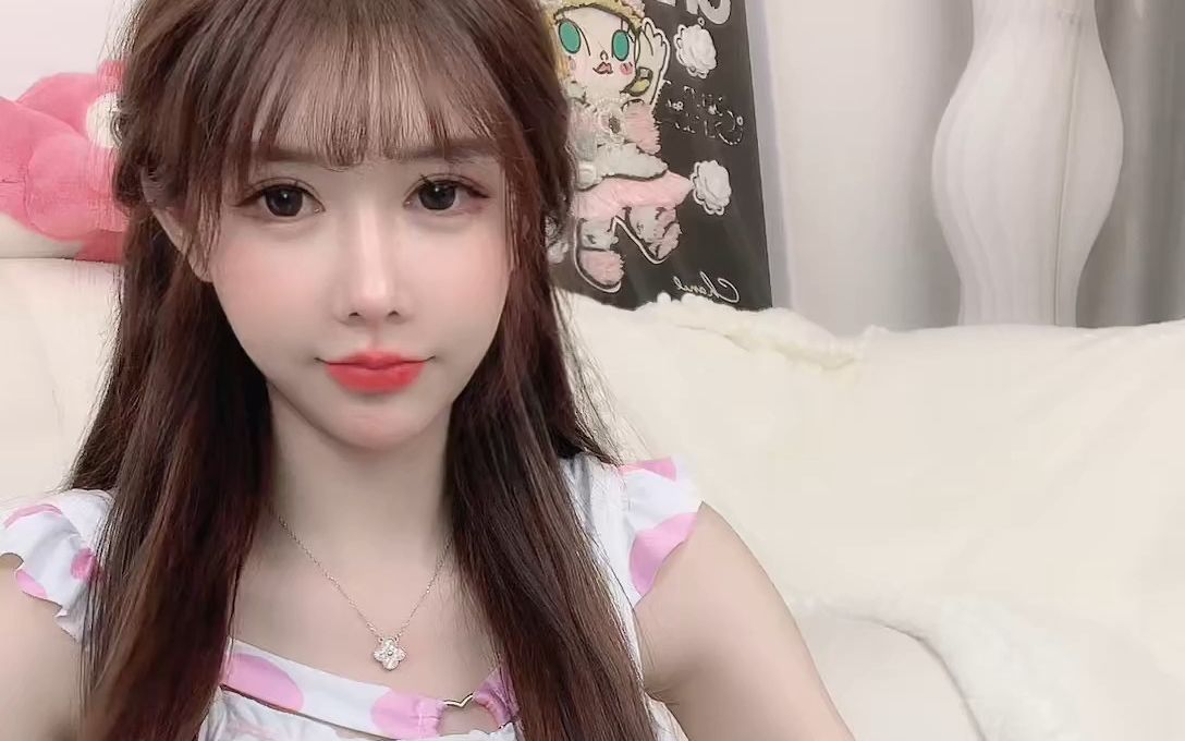 半只月亮_230307_173910 丰满身材 36d 显胸 前凸后翘