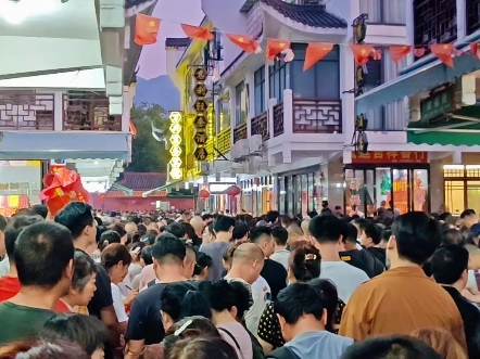 南岳衡山人山人海!千万人围着南岳大庙!香火鼎盛!人海中的虔诚与希望!哔哩哔哩bilibili