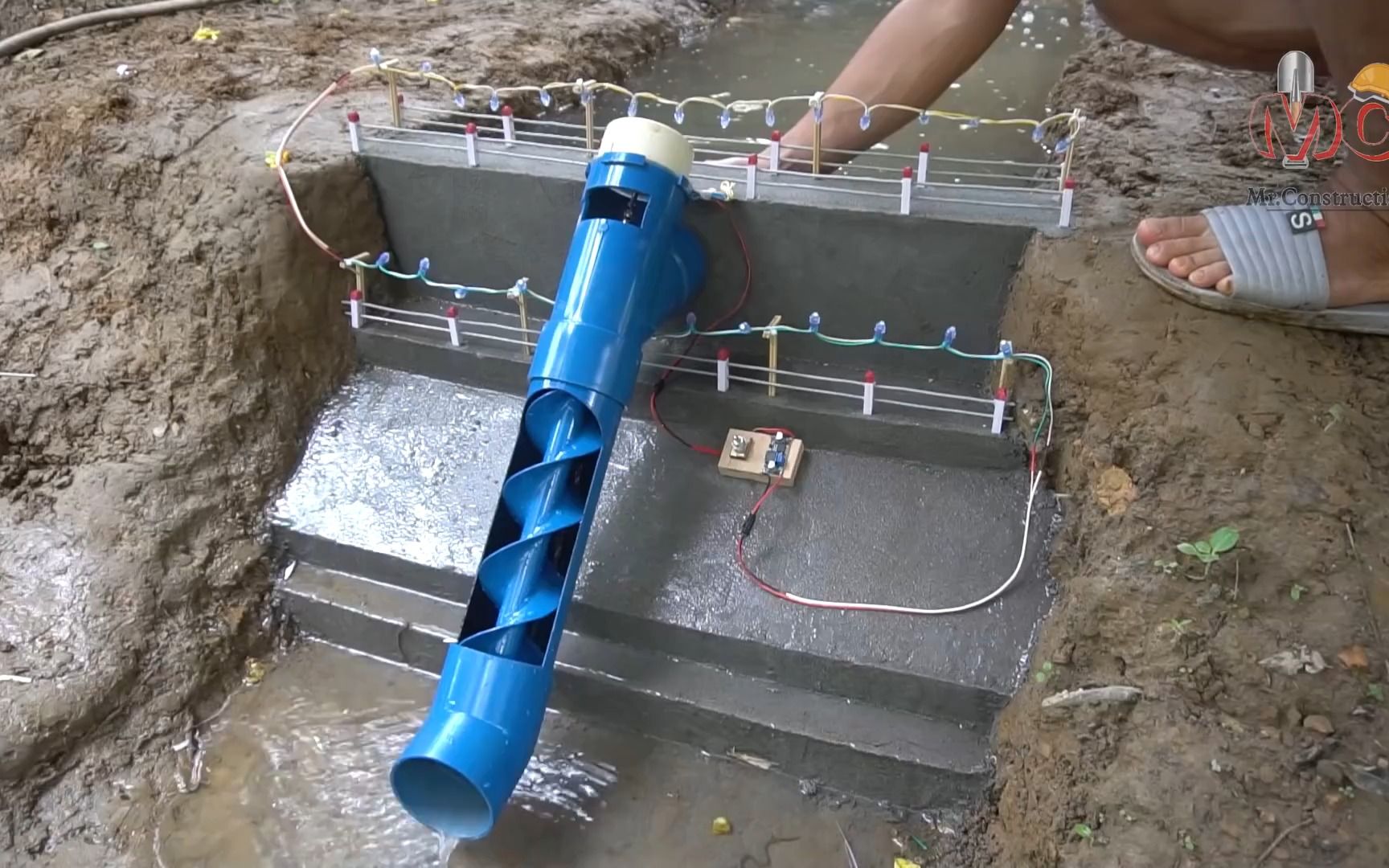 创意手工——自制带螺旋输送系统的小型水力发电,太强了!