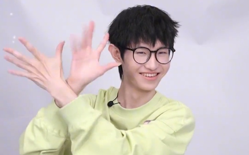 【一诺】少女徐必成超可爱手势舞!手舞足蹈的太阳花!