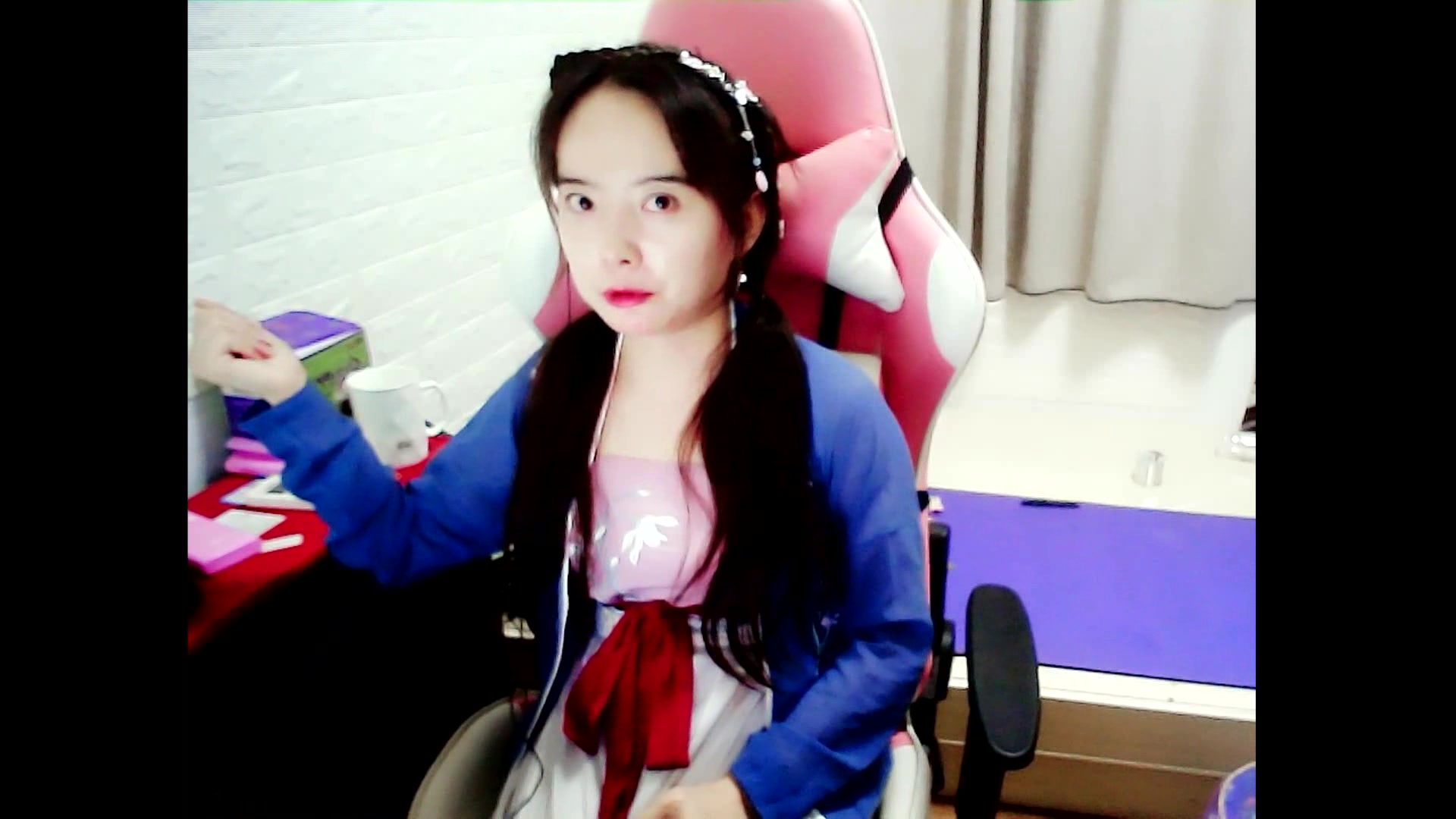 cf天天:我的脸跟今晚的月亮有的一拼!