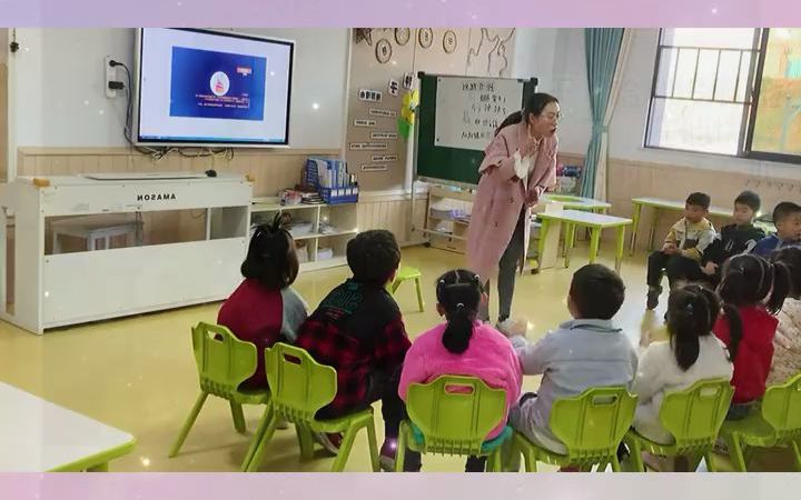 [图]幼儿园公开课大班科学《谁偷了蛋糕》🎉🎉“动物城”发生了盗窃案，教师化身“鹿博士”与孩子们一起破案[偷笑R][偷笑R]👉👉情景设置调动孩子强烈好奇心，通过