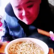 这被狗咬了也不护食啊