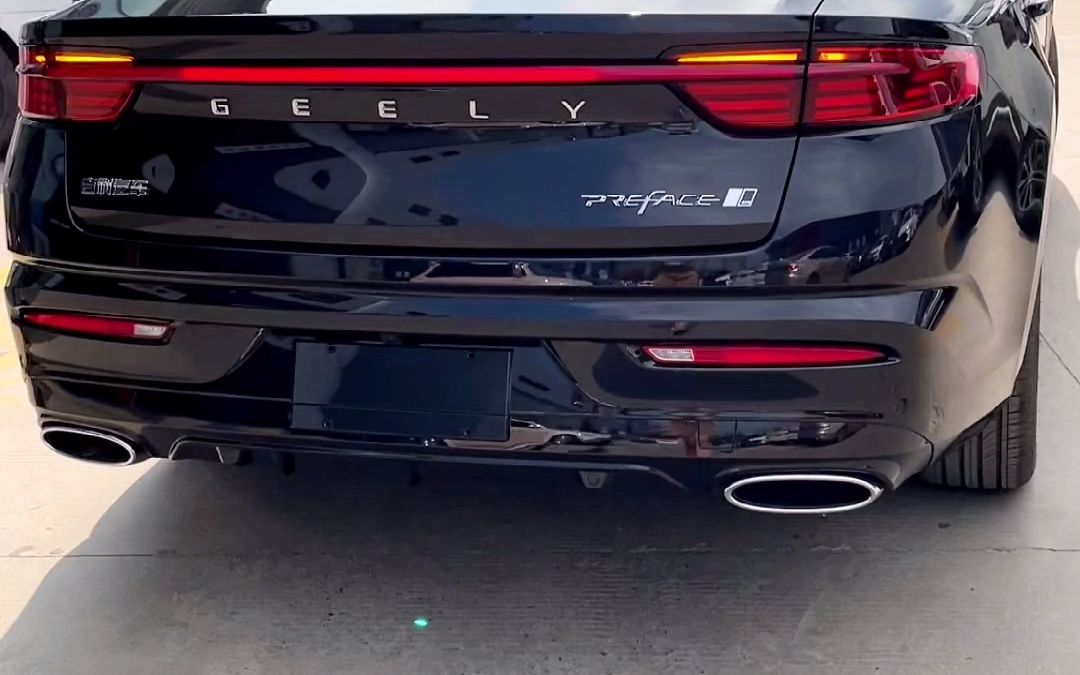 话不多说看星瑞贯穿式尾灯