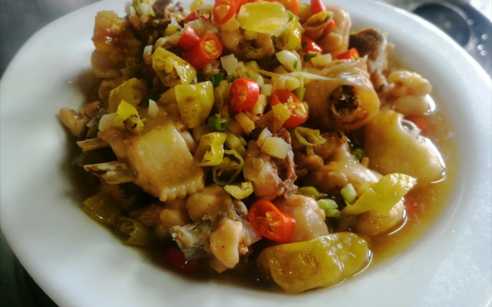 高压锅泡椒蒸鸡,大厨教我这样做,鸡肉滑嫩,酸辣开胃,味道不错