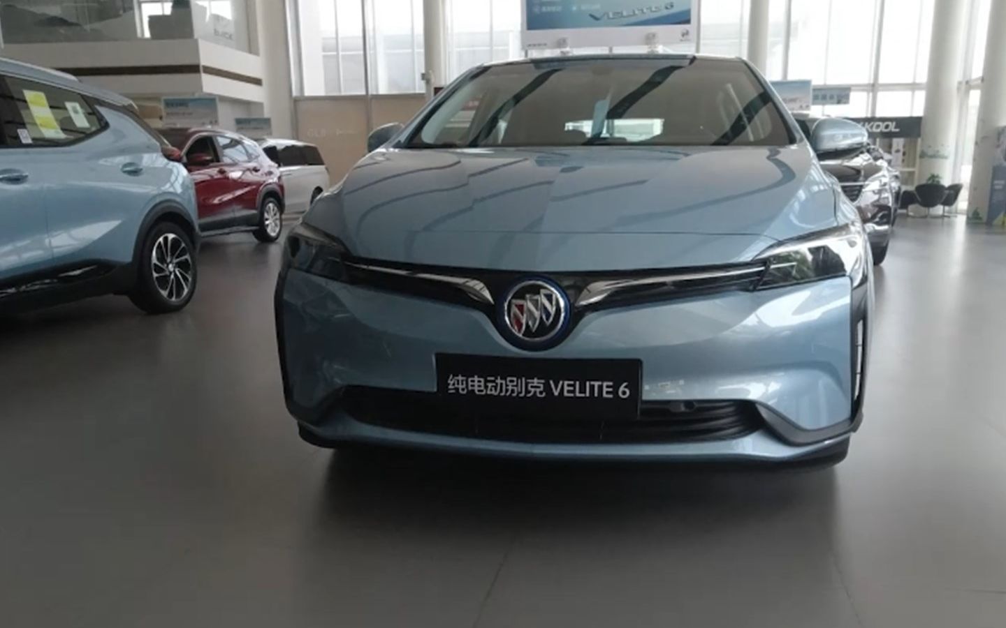 【实拍解析】外形时尚,nedc续航301km,别克微蓝6 ev版实拍!