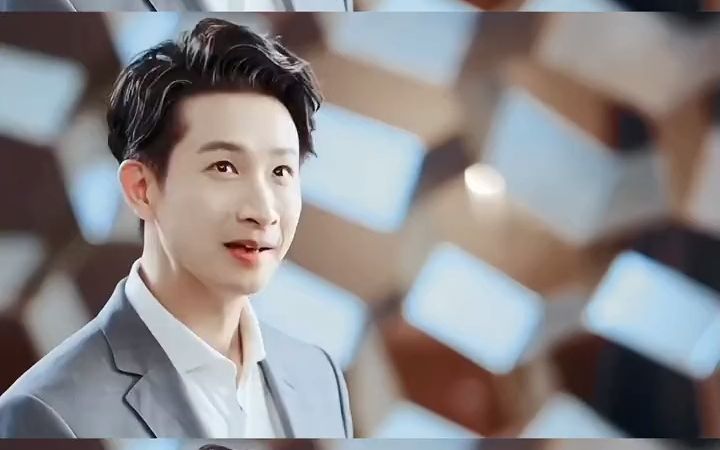 邱凯伟 《关于导演好像知道他很帅这件事》and挑染的蓝毛也太太太绝