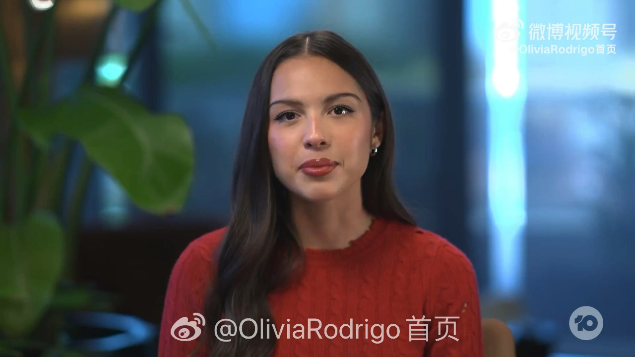 娅娅Olivia Rodrigo登上The Project电视节目接受采访谈及了与明星企鹅Pesto的相遇哔哩哔哩bilibili