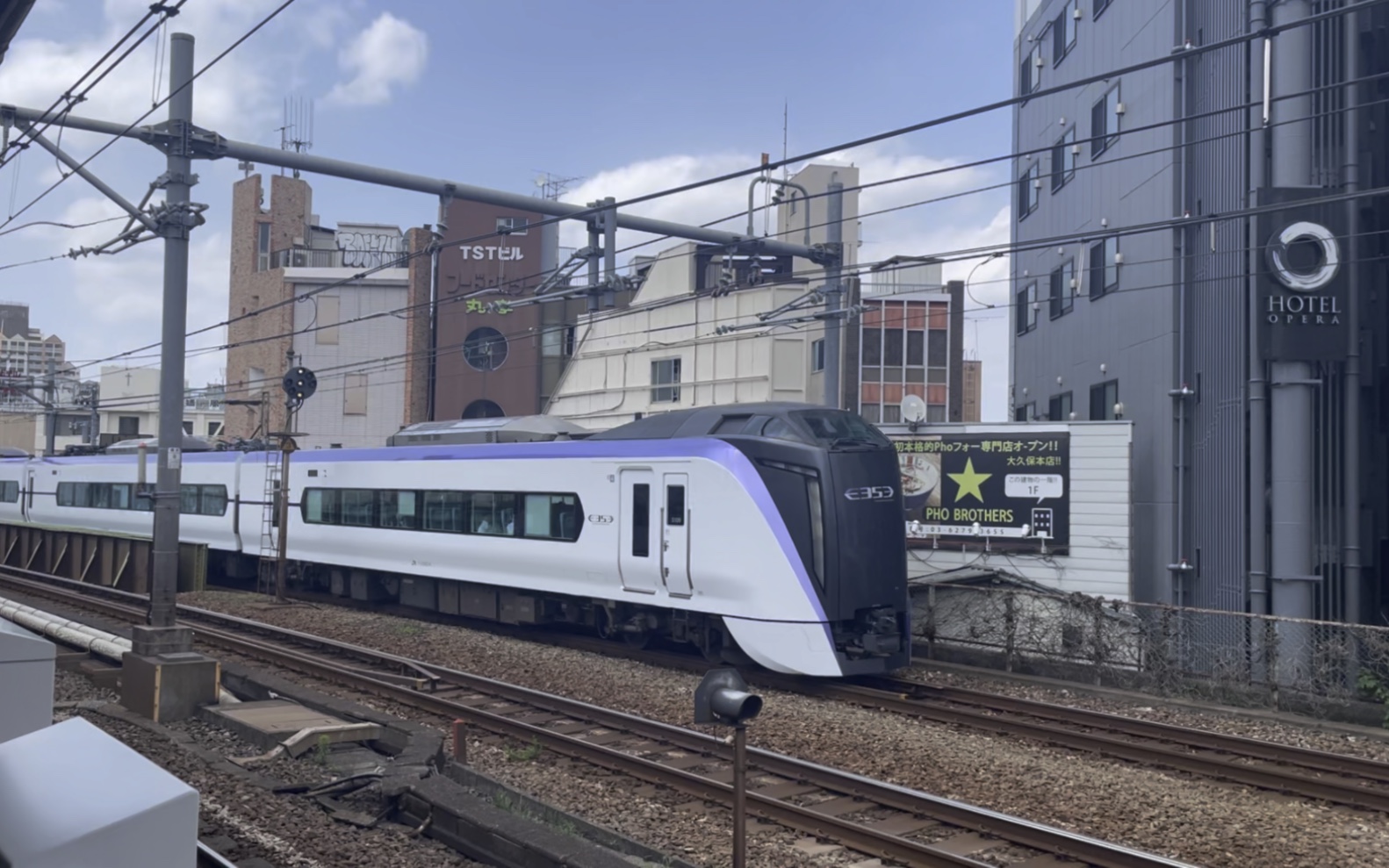 e259系通过大久保站随手拍